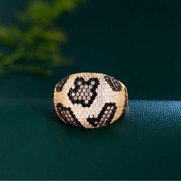 18K Gold Pavé Leopard Print Chunky Cocktail Ring - Picture 5 of 6